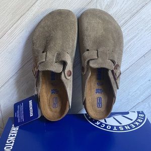 NEW in box Birkenstock Boston Taupe suede clogs soft footbed 35 regular